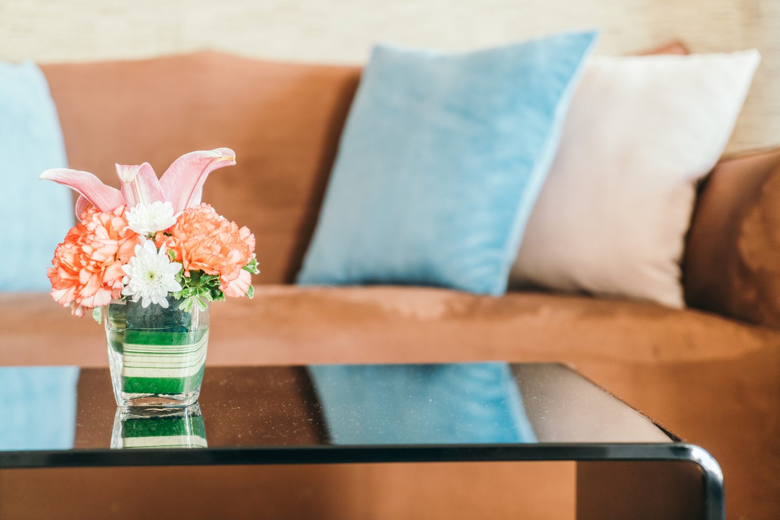 Flower vase decoration on table in livingroom interior - Vintage Filter effect